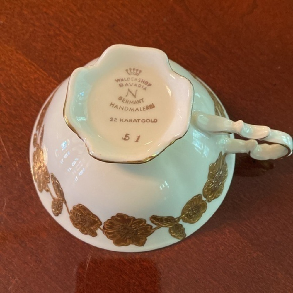 22 karat gold teacup Waldershof Bavaria Germany 4” numbered 51 - Picture 3 of 3